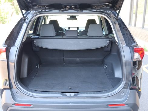Used 2025 Toyota RAV4 XLE FWD image 5