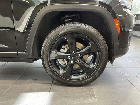 Used 2024 Jeep Grand Cherokee Altitude AWD/4WD image 23