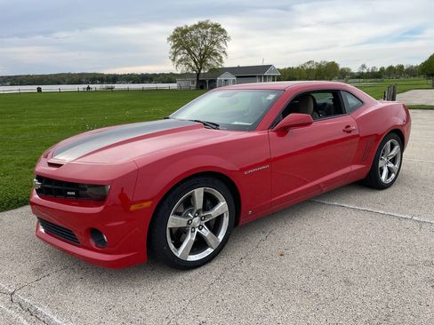 Used 2010 Chevrolet Camaro SS w/ LPO, Ground Effects Package RWD image 3