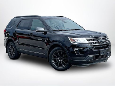 Used 2019 Ford Explorer XLT w/ XLT Sport Appearance Package AWD/4WD image 13
