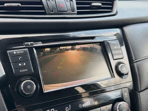 Used 2018 Nissan Rogue SV AWD/4WD image 19