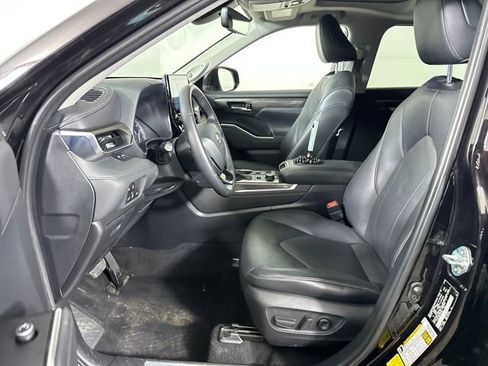 Used 2020 Toyota Highlander Limited image 11