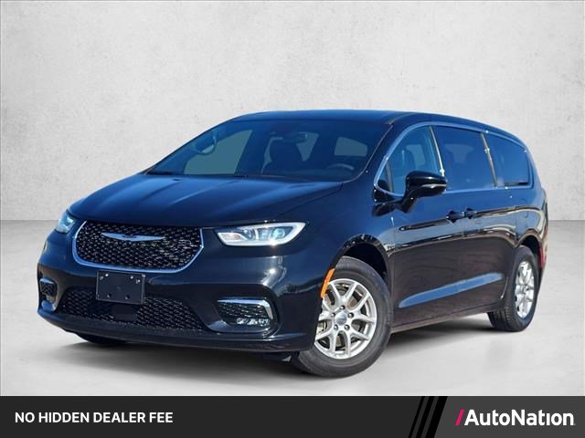 Used 2025 Chrysler Pacifica Select FWD image 1