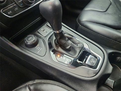 Used 2019 Jeep Cherokee Latitude Plus image 15