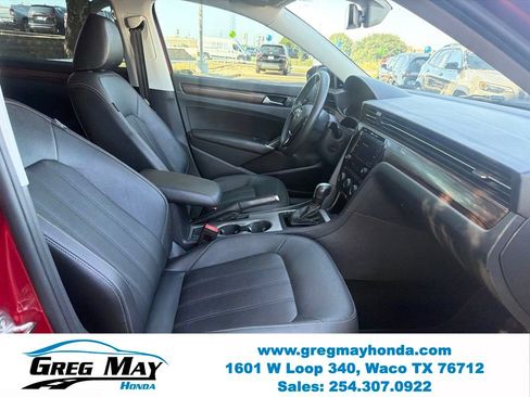 Used 2022 Volkswagen Passat 2.0T FWD image 31