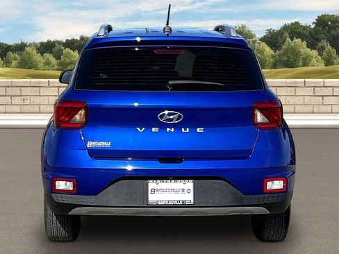 Used 2025 Hyundai Venue Limited image 4