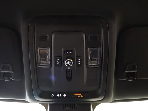 New 2025 Chevrolet Suburban Premier image 29