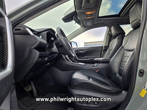 Used 2019 Toyota RAV4 XLE Premium image 9