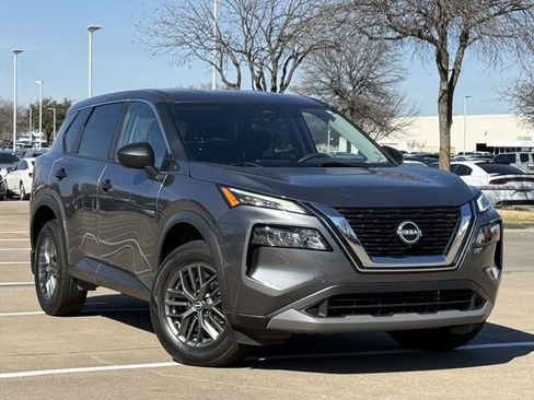 Used 2023 Nissan Rogue S image 2