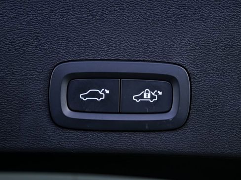 Certified 2025 Volvo XC40 B5 Plus image 30