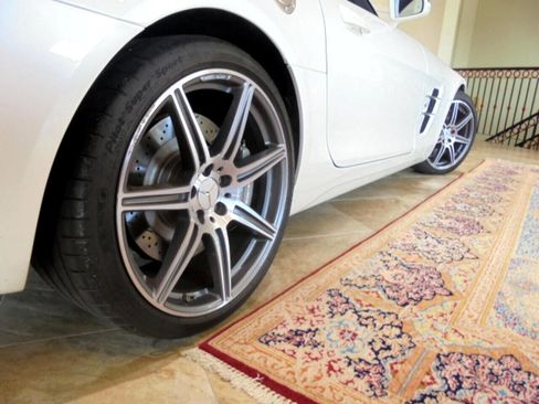 Used 2012 Mercedes-Benz SLS AMG Roadster image 21