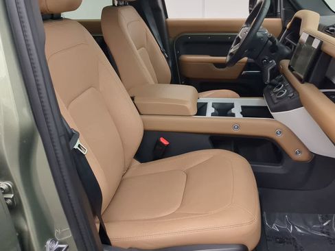 Used 2025 Land Rover Defender 110 S image 24