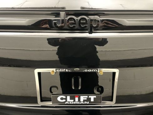 Used 2024 Jeep Grand Cherokee Limited w/ Luxury Tech Group II image 25