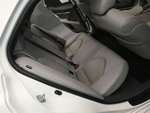 Used 2024 Toyota Camry SE image 14