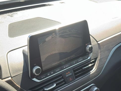 Used 2025 Nissan Altima 2.5 SV FWD image 24