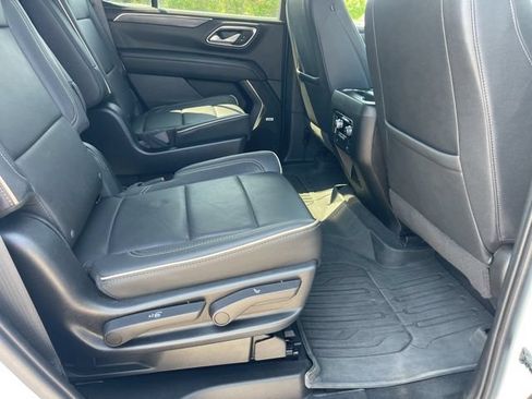 Used 2023 GMC Yukon SLT w/ SLT Luxury Package AWD/4WD image 38
