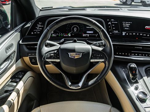 Used 2024 Cadillac Escalade Premium Luxury AWD/4WD image 25