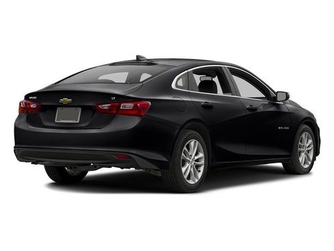 Used 2017 Chevrolet Malibu LT image 2