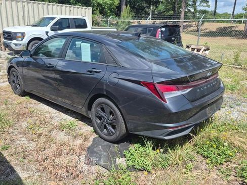Used 2022 Hyundai Elantra SEL FWD image 2