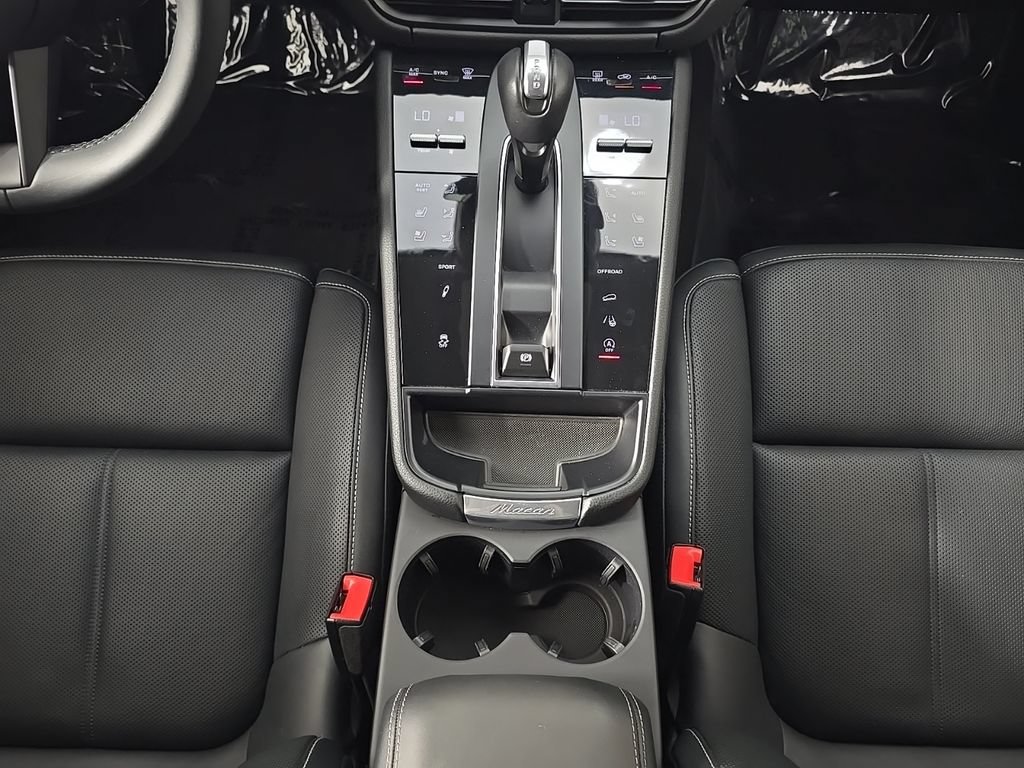 Certified 2023 Porsche Macan S AWD/4WD image 22