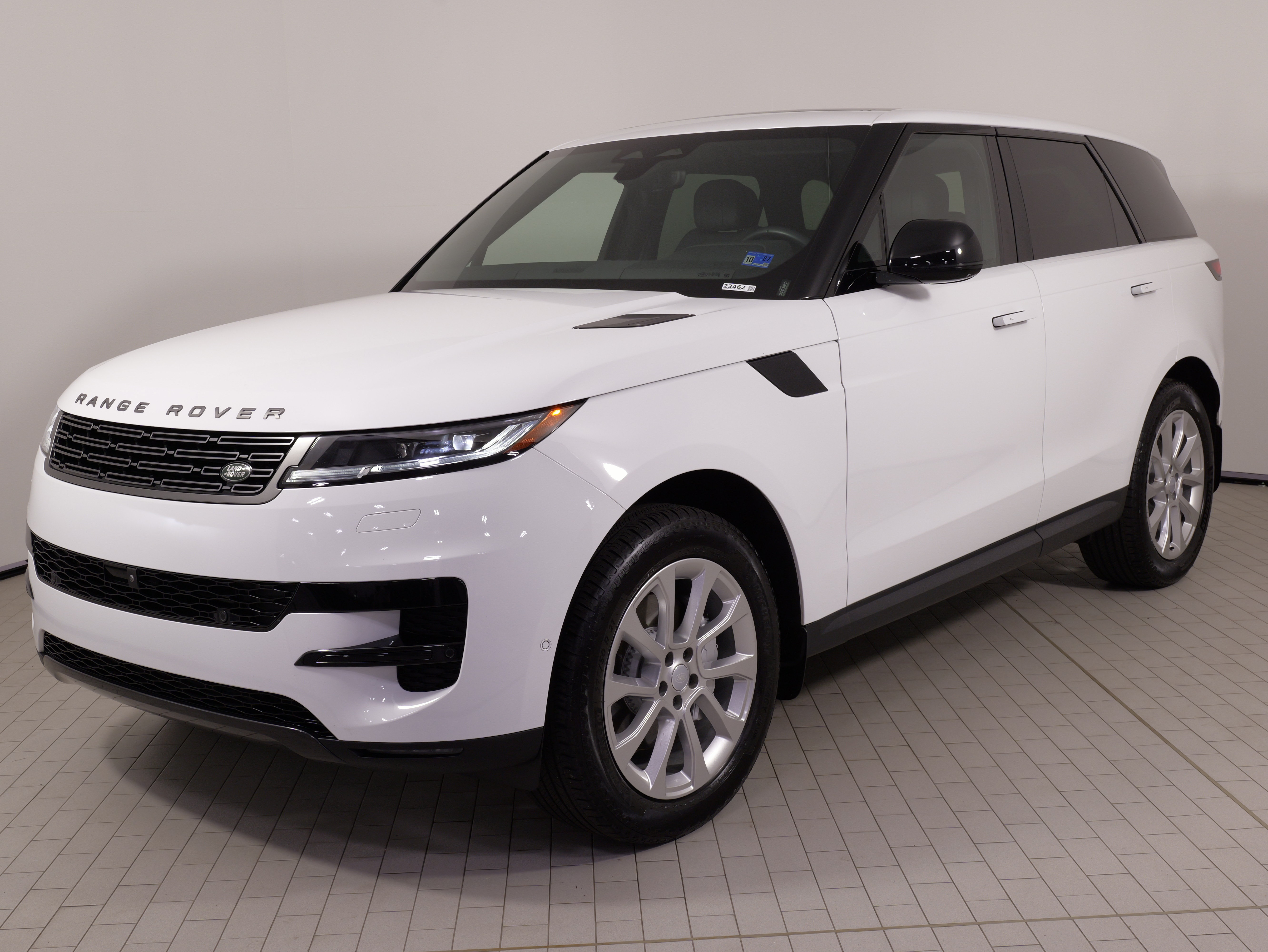 Used 2024 Land Rover Range Rover Sport SE AWD/4WD image 3