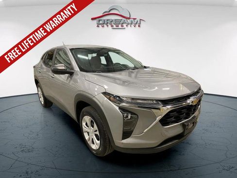 Used 2024 Chevrolet Trax LS FWD image 1