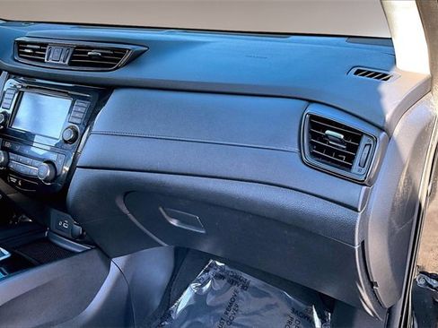 Used 2018 Nissan Rogue SV w/ Premium Package image 24