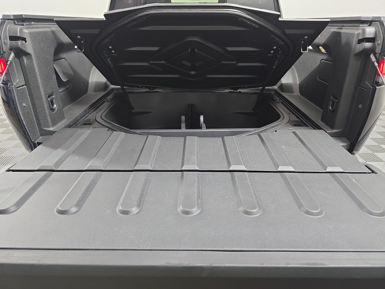 Used 2022 Rivian R1T Adventure AWD/4WD image 15