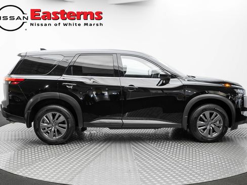 Used 2025 Nissan Pathfinder S image 4