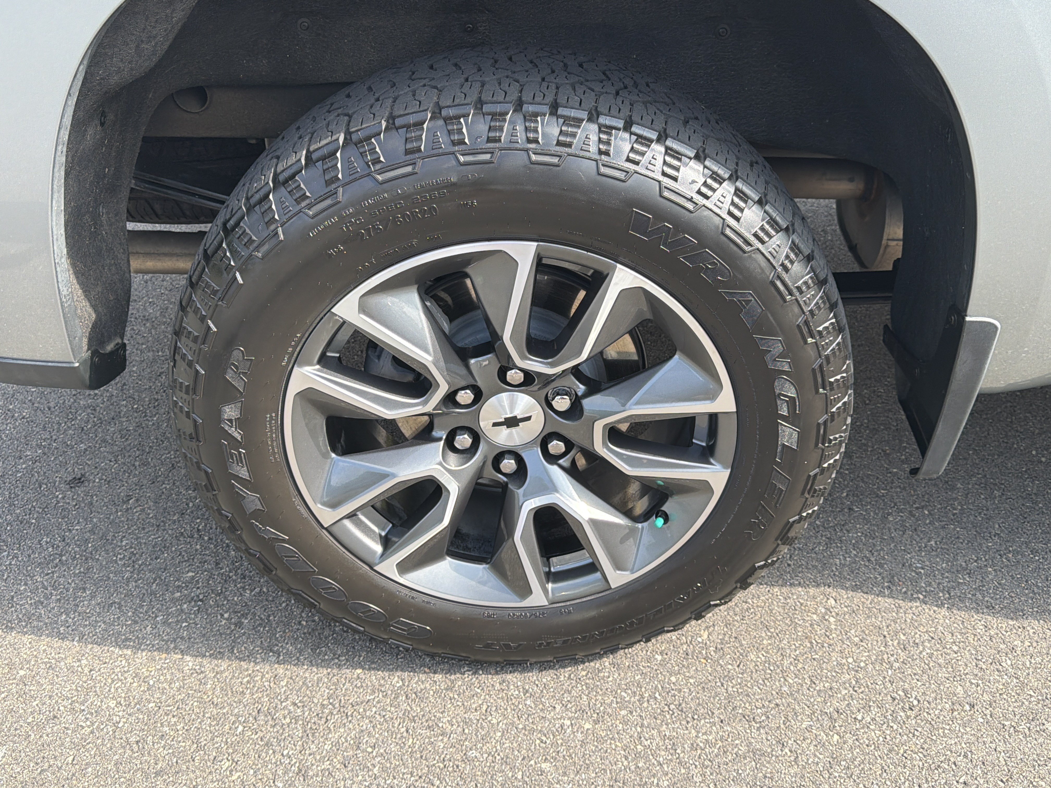 Used 2025 Chevrolet Silverado 1500 RST AWD/4WD image 17