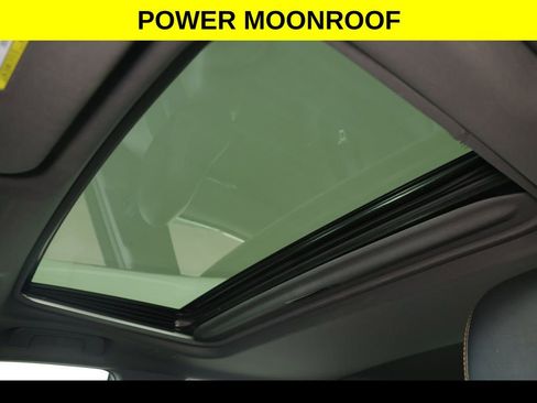 Used 2019 Toyota Avalon Touring image 3