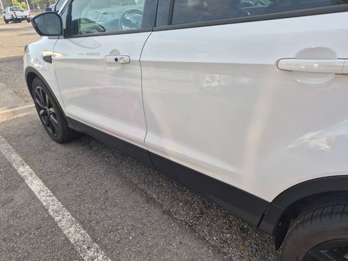 Certified 2019 Ford Escape SE FWD image 9