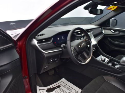 Used 2024 Jeep Grand Cherokee L Altitude image 9