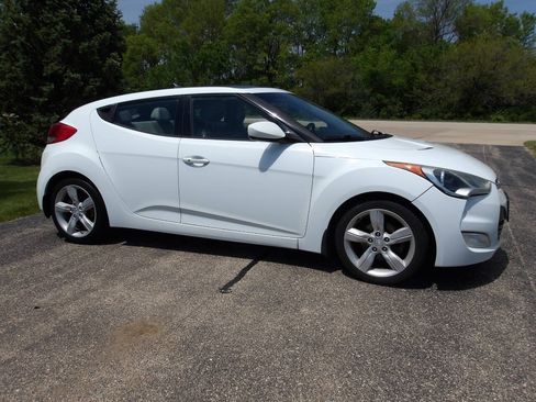 Used 2013 Hyundai Veloster w/ Tech Pkg FWD image 1