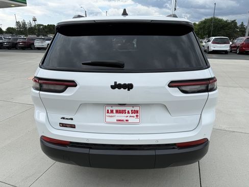 Used 2023 Jeep Grand Cherokee L Laredo AWD/4WD image 7