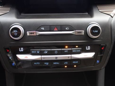 Used 2020 Ford Explorer Limited image 17