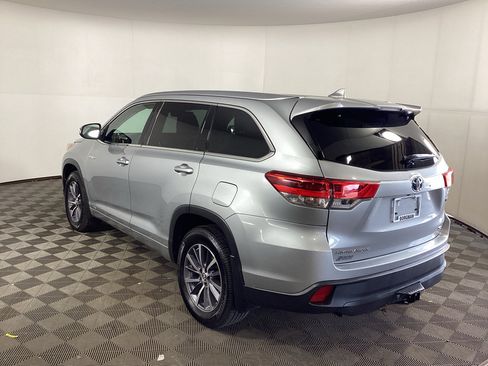 Used 2017 Toyota Highlander XLE AWD/4WD image 4