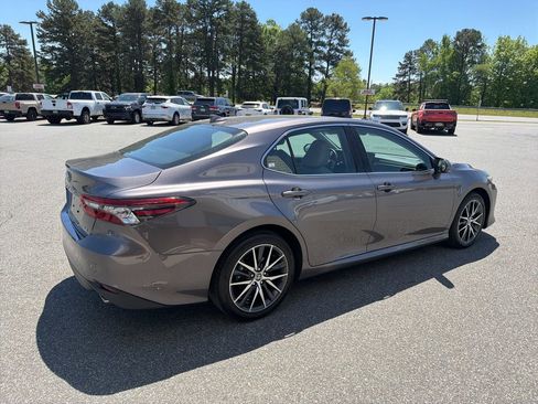 Used 2021 Toyota Camry XLE FWD image 8