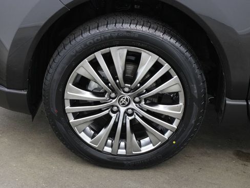 Used 2024 Toyota Venza XLE AWD/4WD image 28