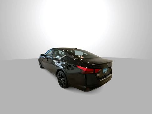 Used 2022 Nissan Altima 2.5 SR w/ Midnight Edition Package image 6