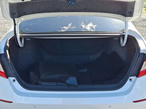 Used 2018 Honda Accord Touring image 32