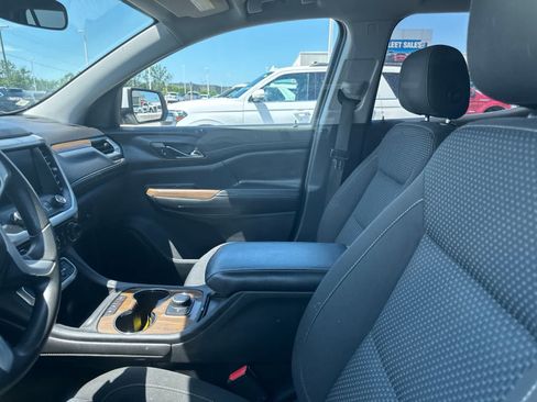 Used 2021 GMC Acadia SLE w/ LPO, Floor Liner Package AWD/4WD image 30