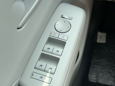 New 2025 Hyundai Kona SE FWD image 24
