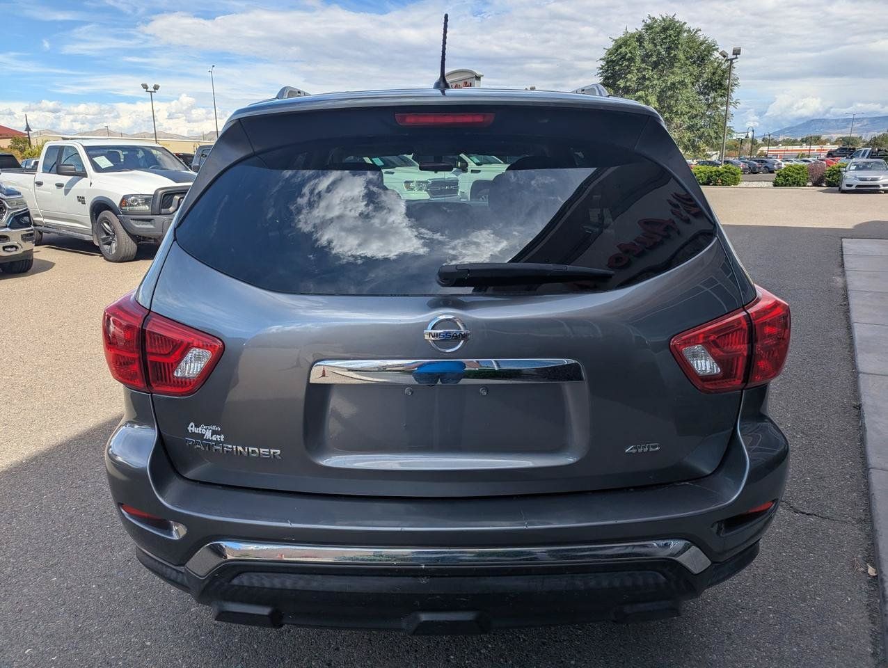Used 2018 Nissan Pathfinder S AWD/4WD image 4