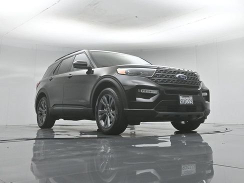 Used 2023 Ford Explorer XLT w/ Equipment Group 202A RWD image 49
