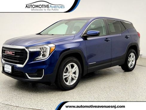 Used 2022 GMC Terrain SLE AWD/4WD image 1