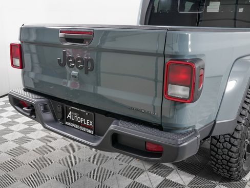 Used 2025 Jeep Gladiator Sport image 31