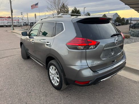 Used 2017 Nissan Rogue SV image 3