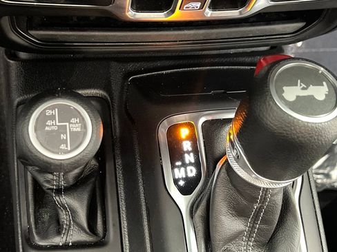 Used 2025 Jeep Wrangler Unlimited Sahara image 43