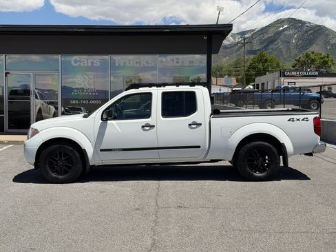 Used 2017 Nissan Frontier SV w/ SV Value Truck Package AWD/4WD image 1